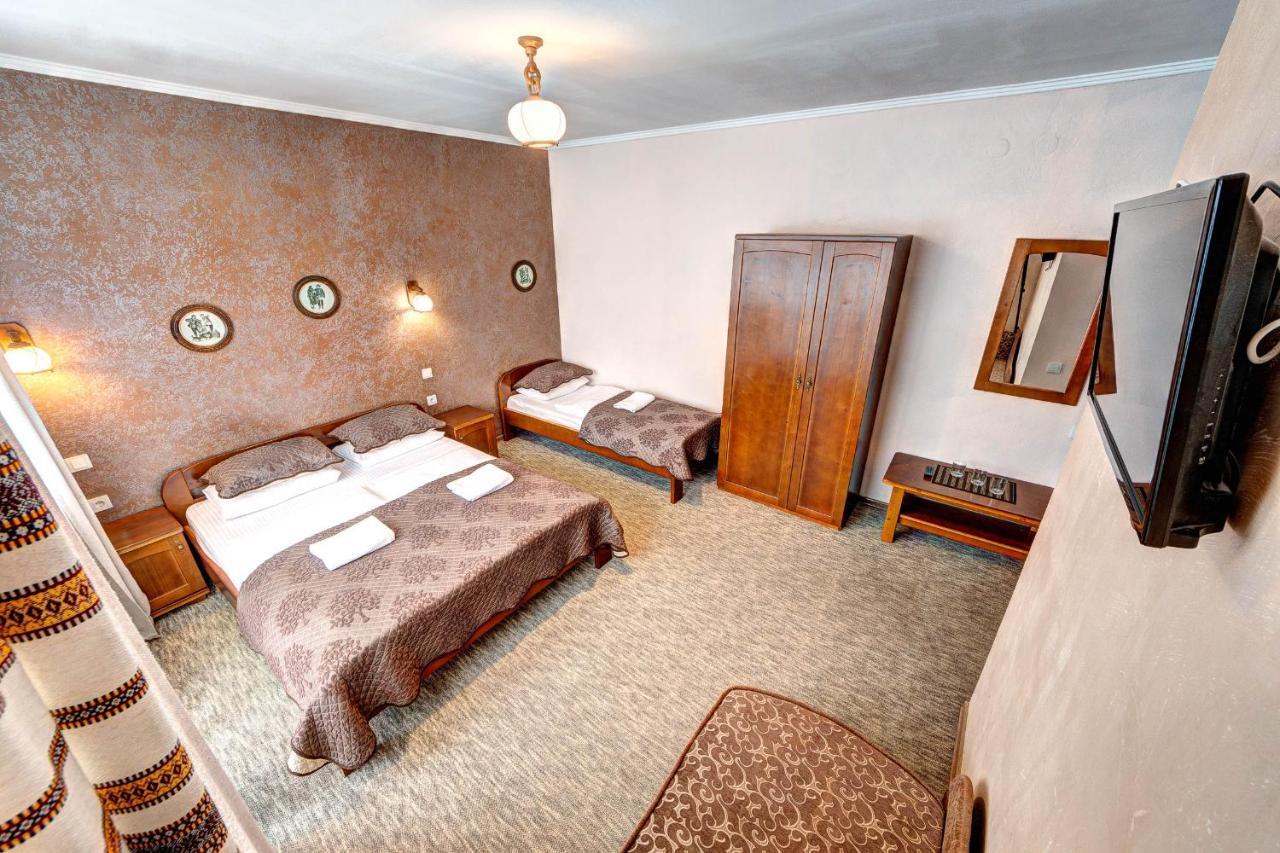 Hotel Gutsulia Bukovel Bagian luar foto